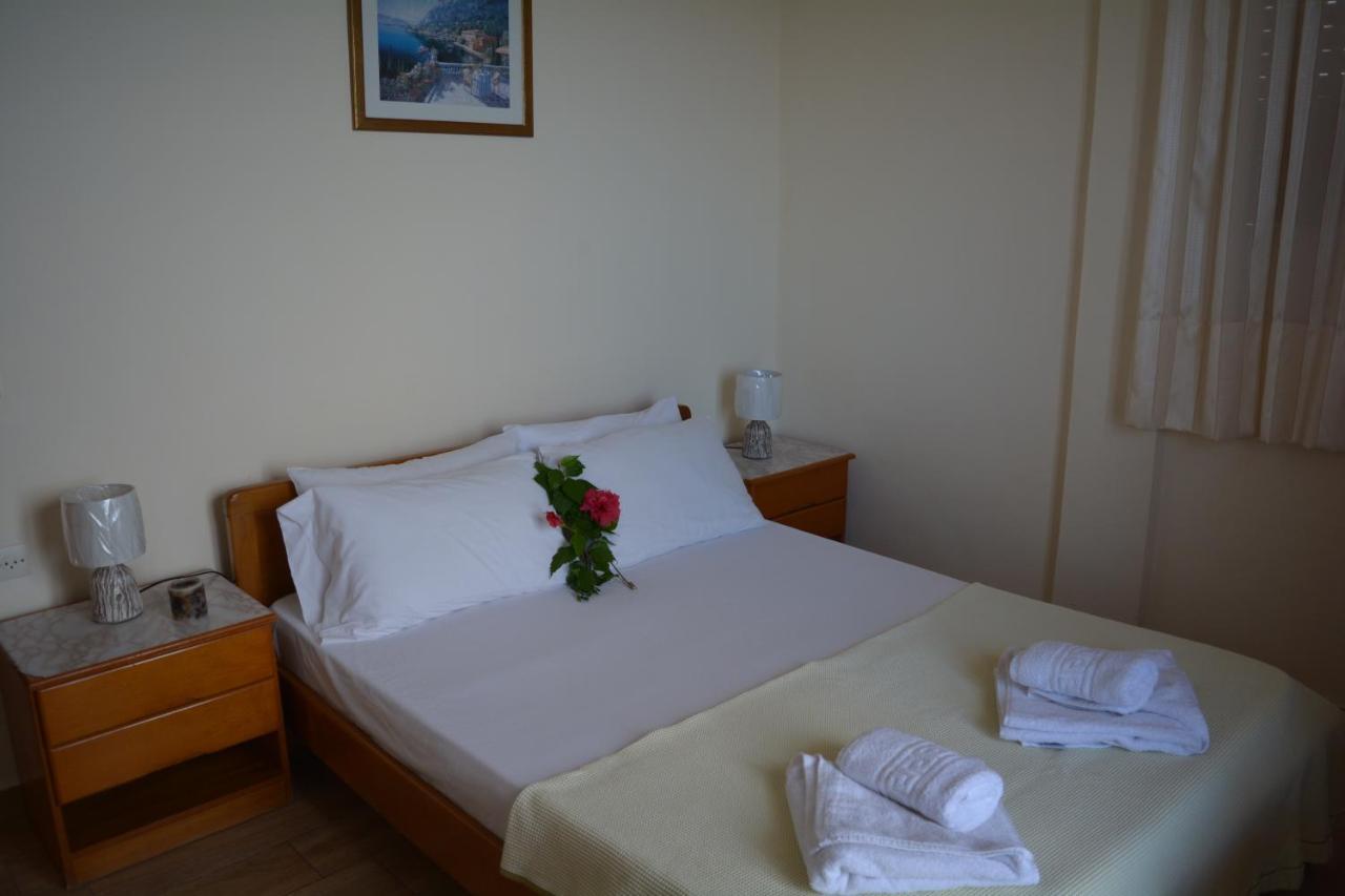 Fiore Rooms Akrotiri  エクステリア 写真