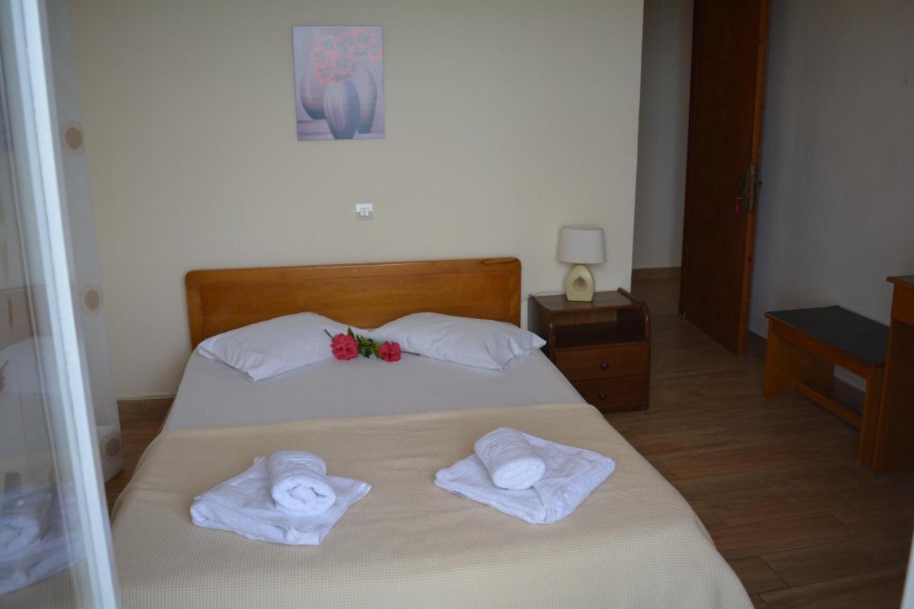 Fiore Rooms Akrotiri  エクステリア 写真