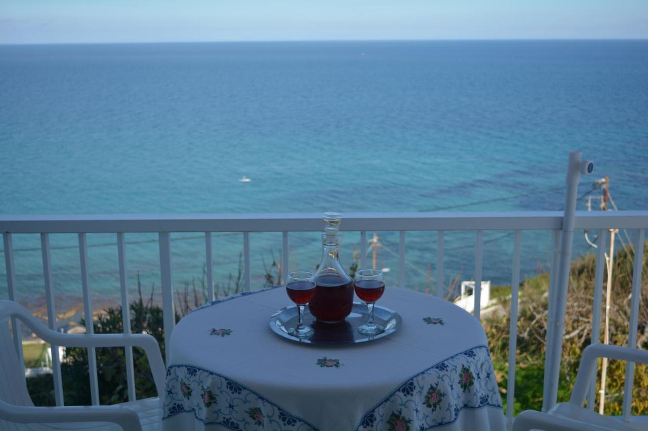 Fiore Rooms Akrotiri  エクステリア 写真